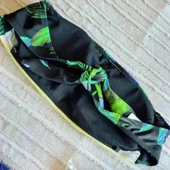 Salt + cove tropical print bikini top Size Large - Picture 5 of 10